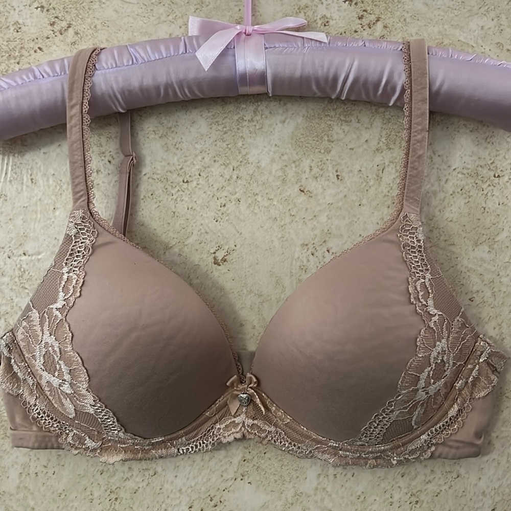 Victoria’s Secret Body By Victoria Wire Free Bra size 34C